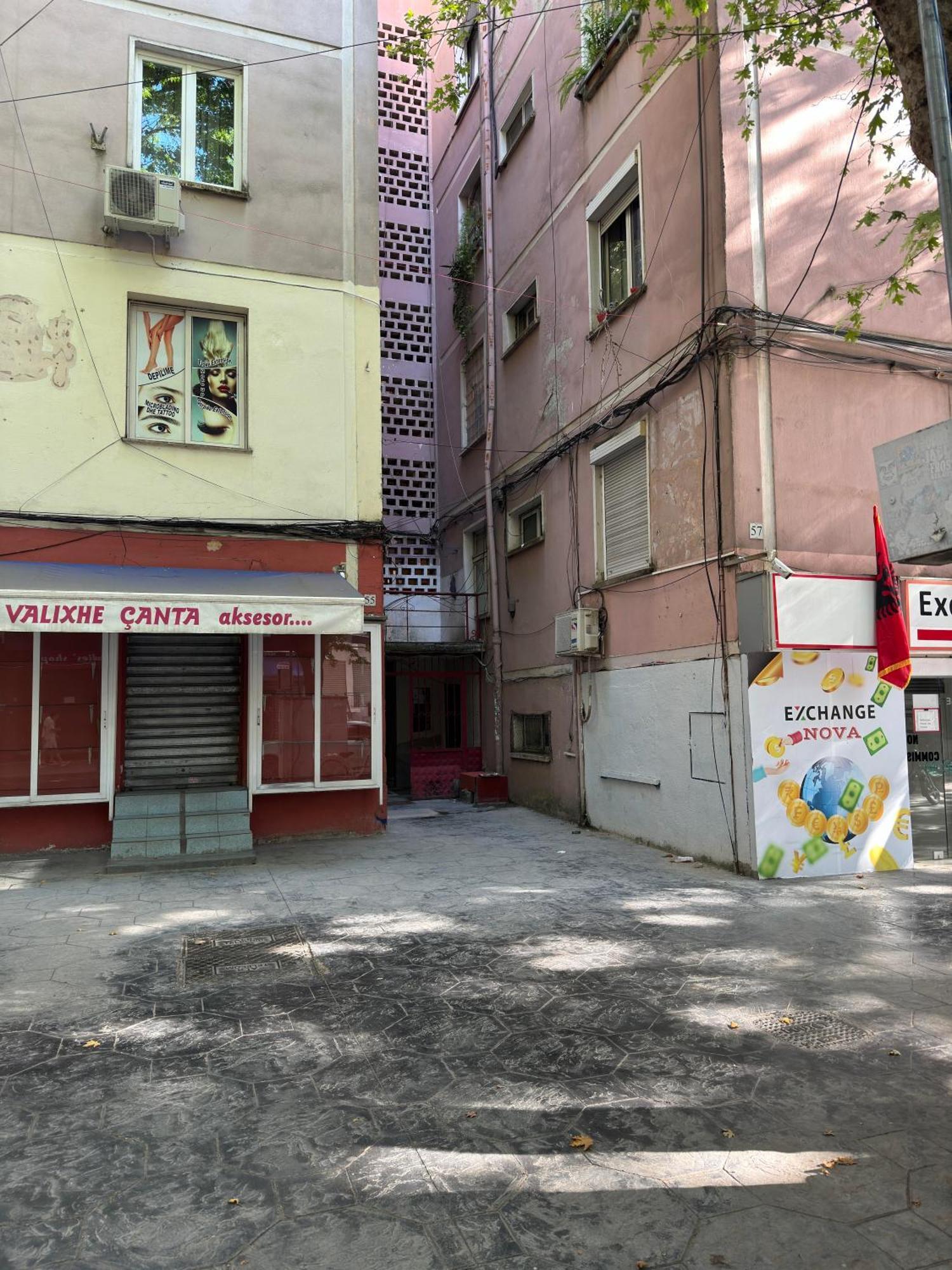 Incasso City Center Apartment Tirana Buitenkant foto